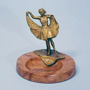 青銅製女性像付大理石製灰皿