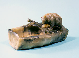 クマ付寿山石製灰皿