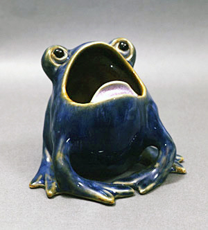 カエル造形陶製灰皿