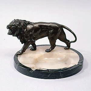 ライオン像付大理石製灰皿