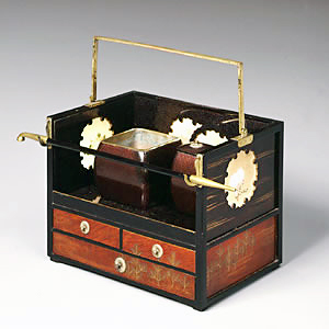 若松鶴蒔絵手付きたばこ盆