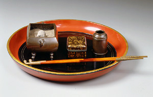 朱漆内黒漆塗りたばこ盆