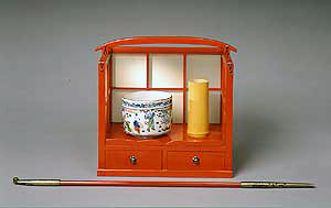 朱漆塗り行燈形提げたばこ盆