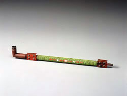 北米先住民のパイプ(カトリナイト製ボウル、木製柄)