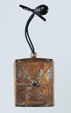 Gilt leather tobacco pouch