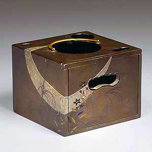 Handled tobacco tray depicting Musashino Moor in maki-e