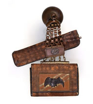 茶印伝革大形提げたばこ入れ