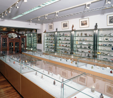 旧「世界のたばこ工芸館」の内部