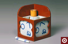 「朱漆塗りたばこ盆」