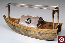 「梨子地波に葦蒔絵舟形たばこ盆」