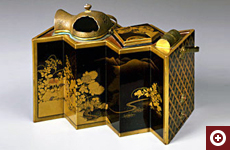 「黒漆塗り山水蒔絵屏風形手付きたばこ盆」