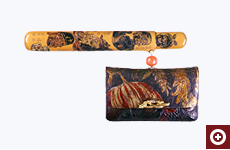 「金唐革（きんからかわ）腰差したばこ入れ」