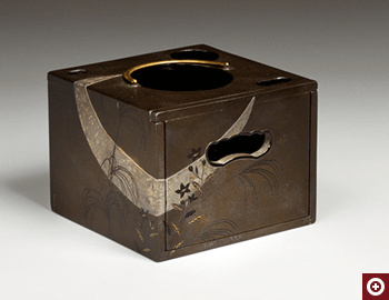 「武蔵野蒔絵手付きたばこ盆」