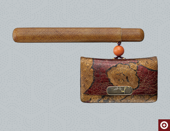 花文刻印手金唐革腰差したばこ入れ