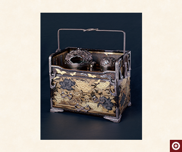 銀製御簾造り手付きたばこ盆（紀州徳川家旧蔵）