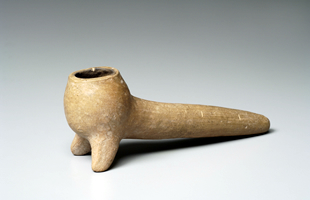 脚付土製パイプ