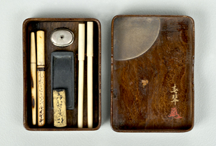 「桑兎木地蒔絵硯箱」蓋裏