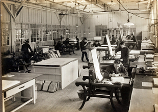 京都印刷工場における石版印刷製版と印刷作業の様子（昭和初期）