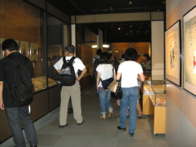 「たばこと塩の博物館物語」展会場