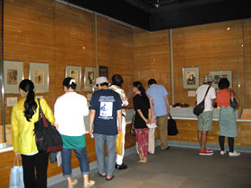 「たばこと塩の博物館物語」展会場