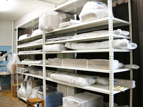 まず、エアキャップで梱包した状態のまま資料を収めました。