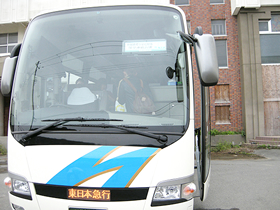 2日間、仙台から石巻までこの貸切りバスで移動しました。