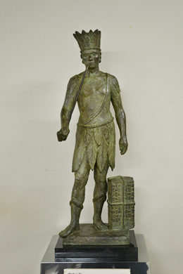 私の机周りを整理したところ、このように多彩なものが出現。