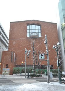 雪の公園通り。