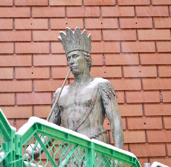 神南たば塩の入口でみなさまをお迎えしていた「喫煙の像」。