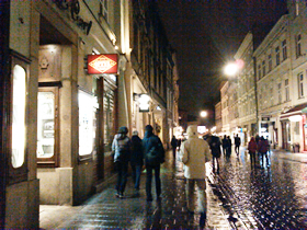 クラクフ旧市街の夜。