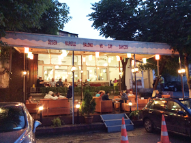 チャイハネを外から撮影。