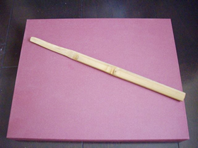 資料整理に何かと便利な竹ヘラ。