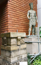 「喫煙の像」。