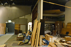 たばこ屋さんが解体されて、また広々とした展示室。