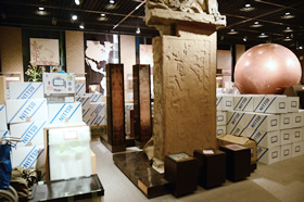 ここは中2階常設展示室です。