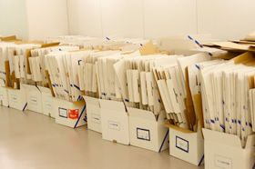 空になった段ボール。