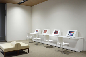 2階「パソコンクイズ」コーナー